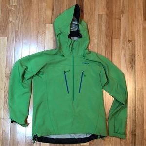 Patagonia Knife Blade pull over shell jacket.